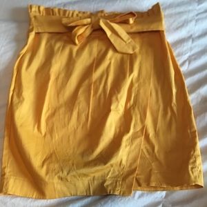 Adorable yellow pencil skirt